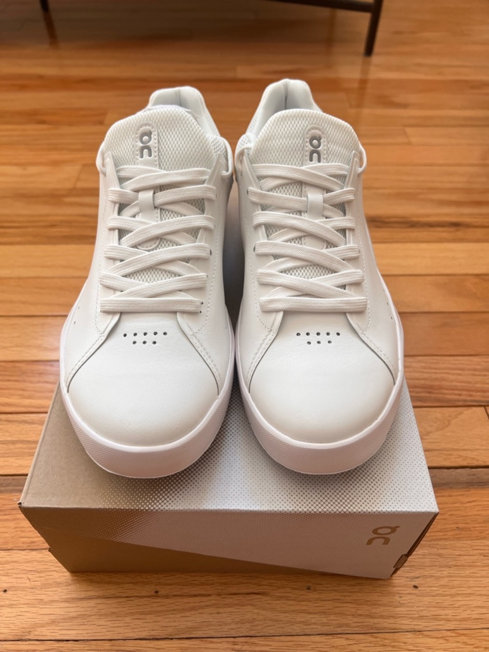 On The Roger Advantage White Sneakers Women’s Size 10 New In Box